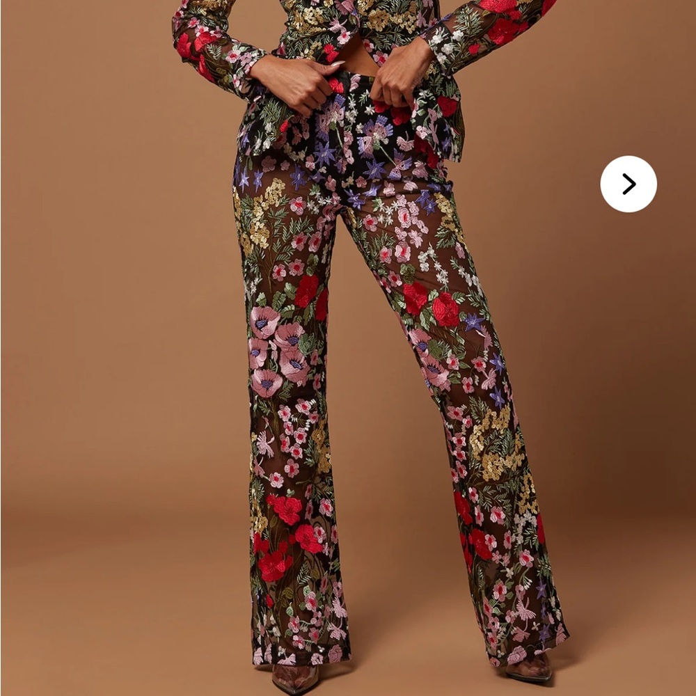 Fashion Nova - Erin Embroidered Pant - Size Small